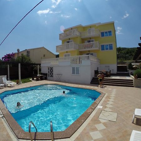 Apartments Romana Slatine Buitenkant foto