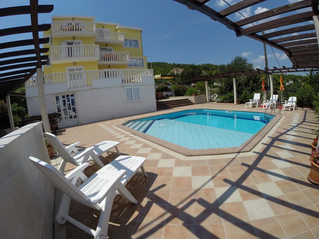 Apartments Romana Slatine Kamer foto