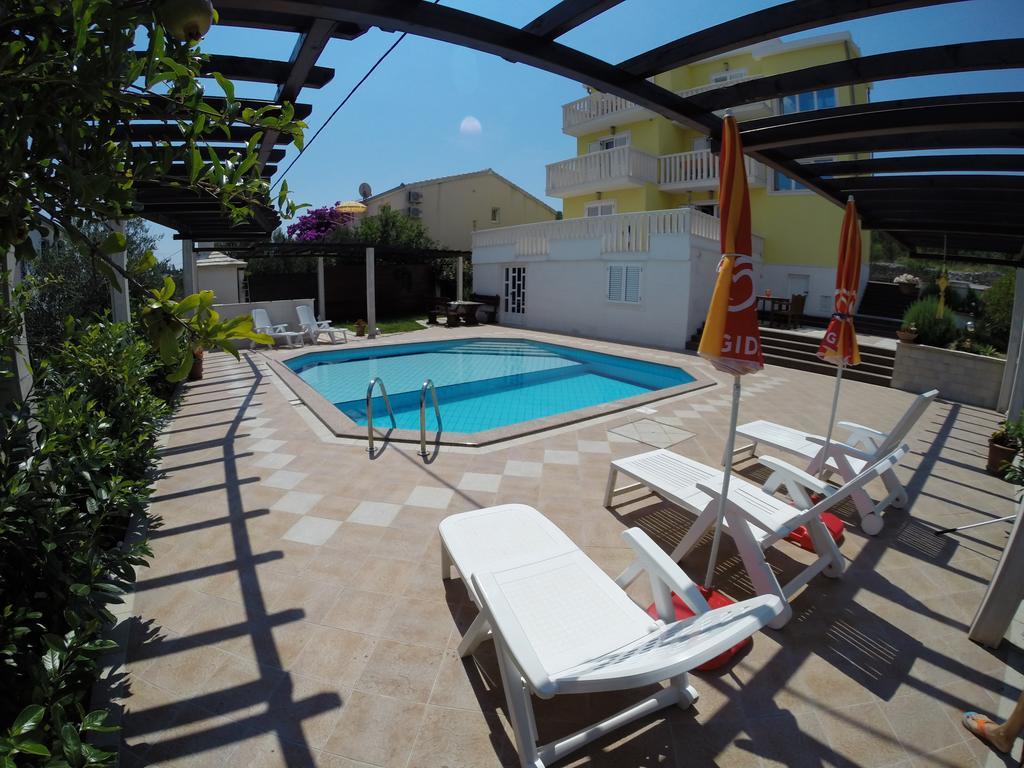 Apartments Romana Slatine Kamer foto