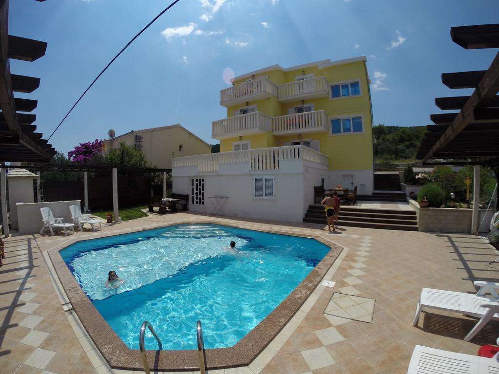 Apartments Romana Slatine Buitenkant foto